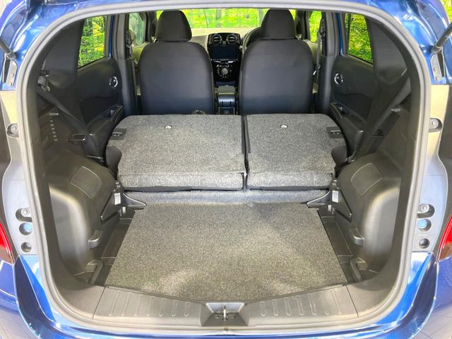 普段のお買い物や通勤、送迎等に十分な荷室スペースを確保しております。セカンドシートを倒すと、大きな荷物の積載も可能です♪