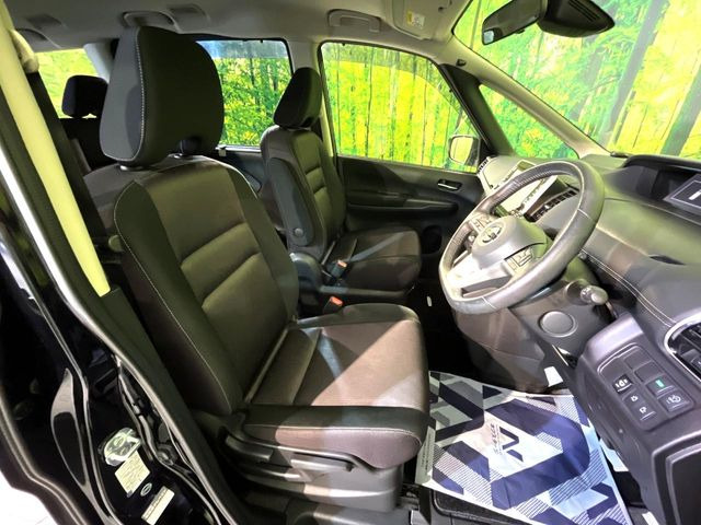 運転席シート廻りは使用感も少なく、良好な状態となっています。丁寧に使われていたことがよくわかりますね。