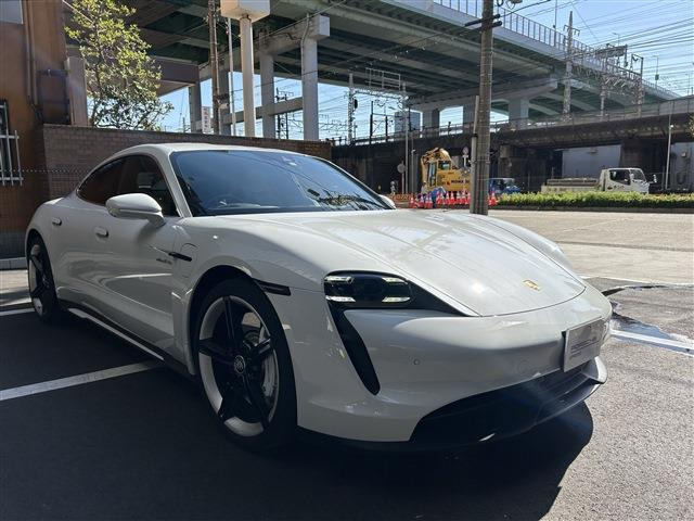 タイカン4S パフォーマンスバッテリー 4+1シート 4WD