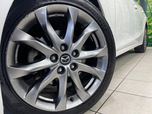 �y����18�C���`�A���~�z�C�[���z�O�ςɃ}�b�`���������A���~�z�C�[���𑕒����Ă���܂��B�e��ЊO�A���~�z�C�[����A�X�^�b�h���X�^�C�����戵�����Ă���܂��B���񂲑��k����������