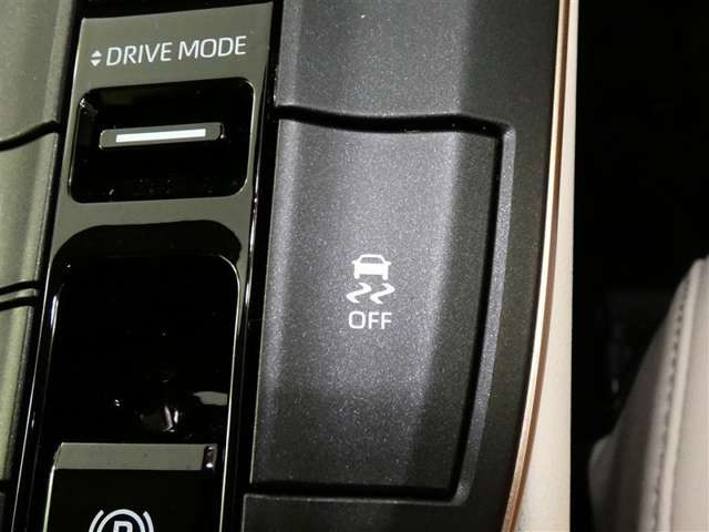 クラウンクロスオーバー2.5 G アドバンスト レザー パッケージ E-Four 4WD