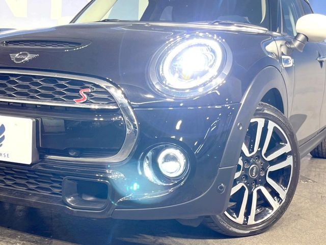 ��LED�w�b�h���C�g:��ԑ��s�����ǍD�Ȏ��E���m�ۂ����S���ĉ^�]�ł��鍂�P�xLED�w�b�h���C�g�𑕔�!�_�����x�������A����d�͂��}�����Ă��܂��B