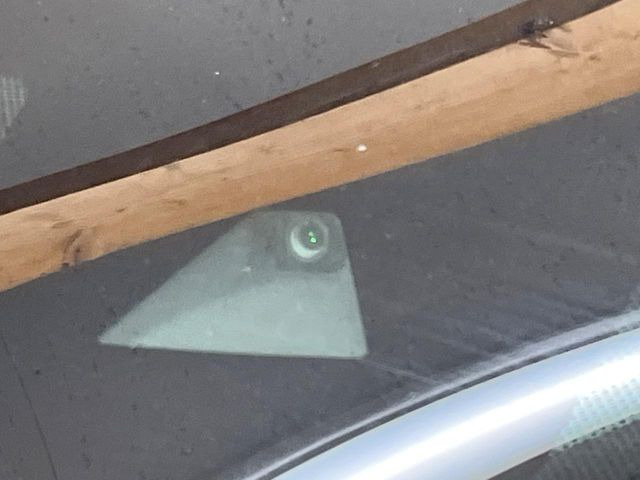 �y�G�}�[�W�F���V�[�u���[�L�z���s���ɑO���̎ԗ�����F�����A�Փ˂������Ȏ��͌x��ƃu���[�L�ŏՓˉ���Ɣ�Q�y�����A�V�X�g�B�����S�Ƀh���C�u�����y���݂��������܂��B