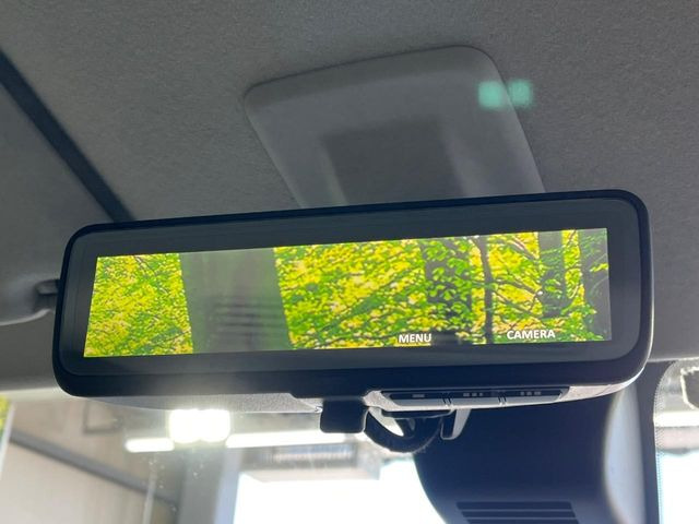 【デジタルルームミラー】後席の大きな荷物や同乗者で後方が確認しづらい時でも安心!カメラが撮影した車両後方の映像をルームミラー内に表示。クリアな視界で状況の確認が可能です!