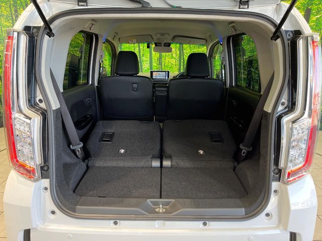 ���i�̂���������ʋ΁A���}���ɏ\���ȉ׎��X�y�[�X���m�ۂ��Ă���܂��B�Z�J���h�V�[�g��|���ƁA�傫�ȉו��̐ύڂ��\�ł���