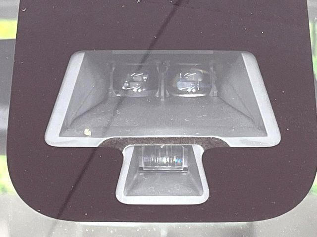 �y�G�}�[�W�F���V�[�u���[�L�z���s���ɑO���̎ԗ�����F�����A�Փ˂������Ȏ��͌x��ƃu���[�L�ŏՓˉ���Ɣ�Q�y�����A�V�X�g�B�����S�Ƀh���C�u�����y���݂��������܂��B