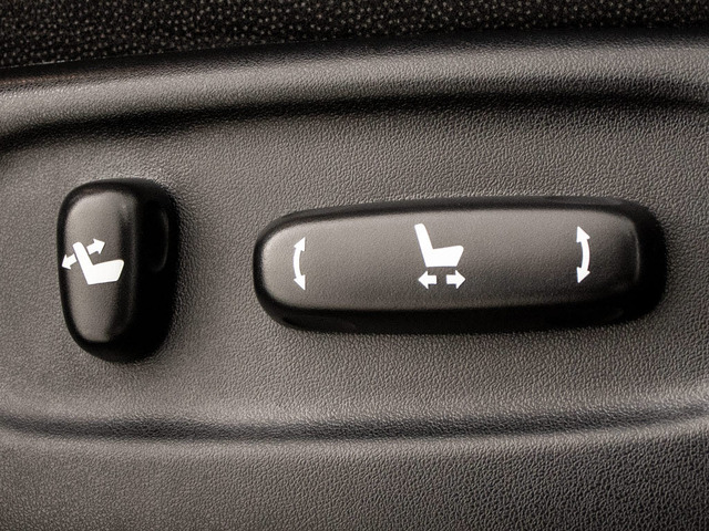 �p���[�V�[�g����!�V�[�g�㉺��`���g�ȂǁA�V�[�g�ʒu�̔��������d���ŉ\�ƂȂ�܂�!