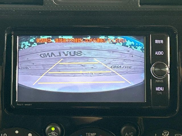 【バックカメラ】駐車時に後方がリアルタイム映像で確認できます。大型商業施設や立体駐車場での駐車時や、夜間のバック時に大活躍!運転スキルに関わらず、今や必須となった装備のひとつです!
