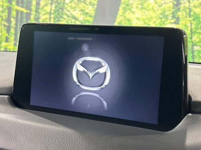 �y8�C���`�}�c�_�R�l�N�g�z�ԓ��̕��͋C�Ƀ}�b�`������^�̃f�B�X�v���C�B�X�}�z�ڑ��ł̃i�r�g�p��Bluetooth�Đ����A�l�X�ȋ@�\���y���߂܂��B�����I�ȃ_�C�������삪�\�ŁA�g��������ǍD�ł��B