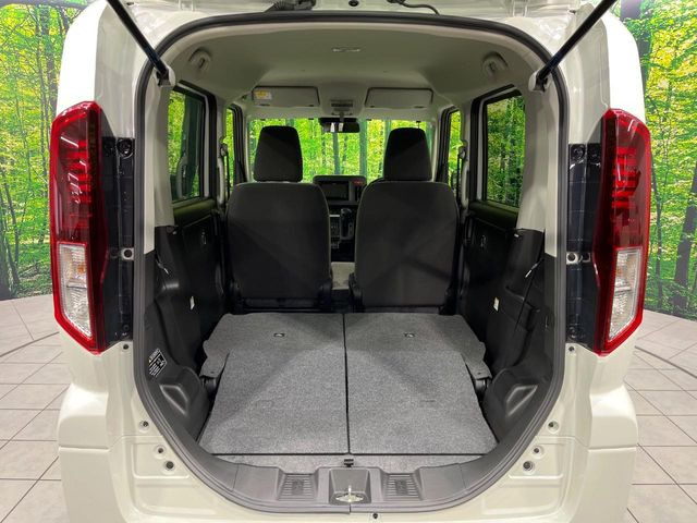 ���i�̂���������ʋ΁A���}���ɏ\���ȉ׎��X�y�[�X���m�ۂ��Ă���܂��B�Z�J���h�V�[�g��|���ƁA�傫�ȉו��̐ύڂ��\�ł���