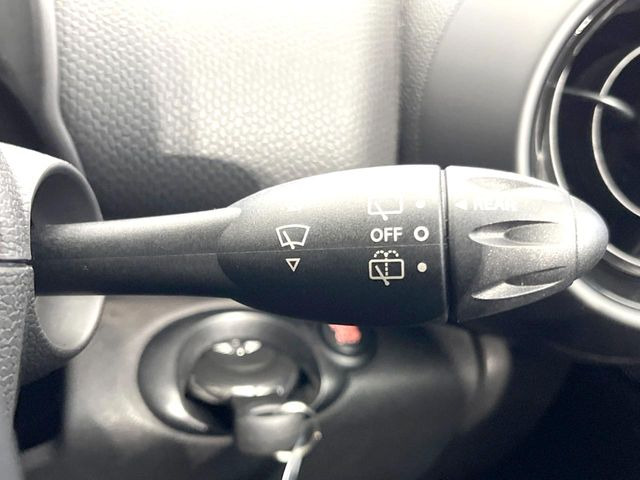 ●ワイパーレバー:使用頻度の高いワイパーレバーもご覧の通りキレイな状態を保っております!