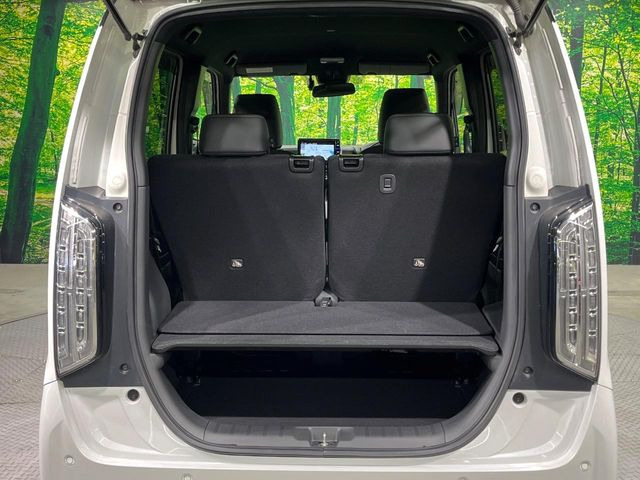 ���i�̂���������ʋ΁A���}���ɏ\���ȉ׎��X�y�[�X���m�ۂ��Ă���܂��B�Z�J���h�V�[�g��|���ƁA�傫�ȉו��̐ύڂ��\�ł���