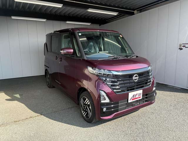 ���ʎԂ́u�T�[�r�X�J�[�G���Y �{�X�v�A�y�����Ԃ́u�T�[�r�X�J�[�G���Y �����X�v���炨�T�������܂��B