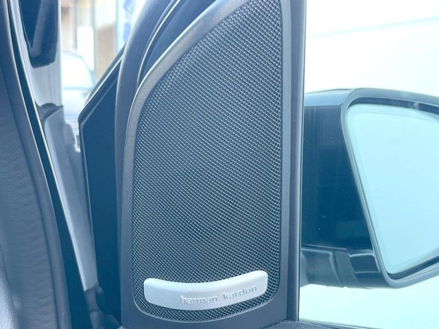 ��harman/kardon�T�E���h�V�X�e��:�I�[�f�B�I��僁�[�J�[����|����v���~�A���X�s�[�J�[�𑕔��B�����̃X�s�[�J�[����A���̗������܂ŕ����鍂�i���ȉ��y�����y���݂��������܂��B