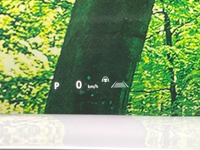 �y�w�b�h�A�b�v�f�B�X�v���C�z���݂̑��x�⑖�s�����f�W�^���\���ŉ^�]�ȑO���̃K���X�ɓ��e!�^�]���A�ڐ������炳���K�v�ȏ����m�F�ł���̂łƂ��Ă��֗��ň��S!