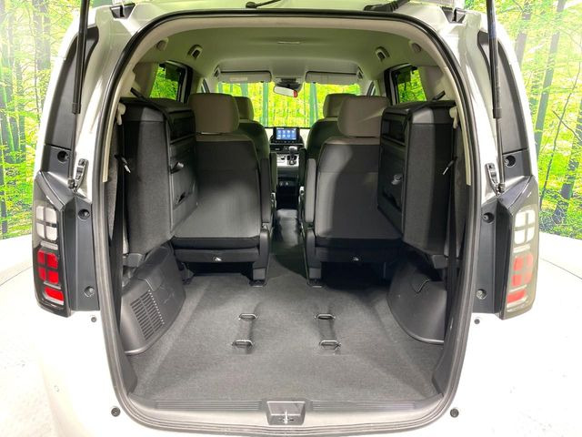 普段のお買い物や通勤、送迎等に十分な荷室スペースを確保しております。セカンドシートを倒すと、大きな荷物の積載も可能です♪
