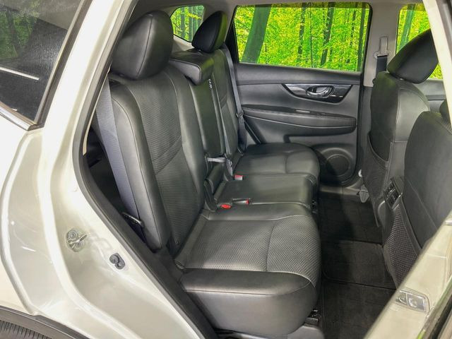 後部座席も気になるようなキズ・汚れやへたり等、大きなダメージはなく、良好な状態です。