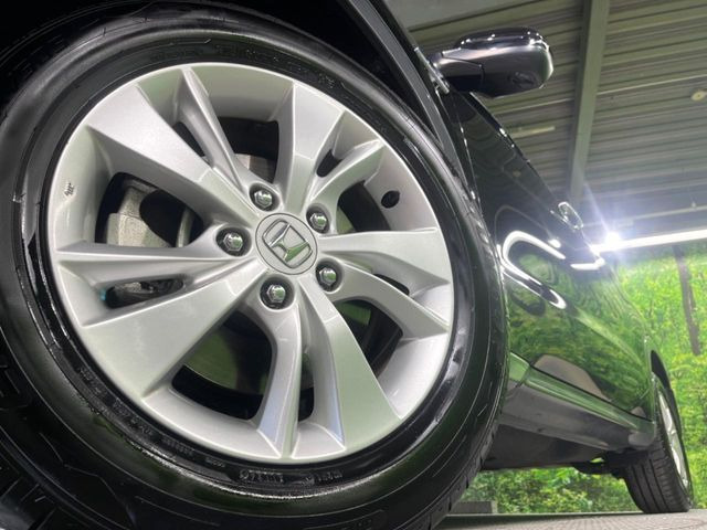 �y����16�C���`�A���~�z�C�[���z�O�ςɃ}�b�`���������A���~�z�C�[���𑕒����Ă���܂��B�e��ЊO�A���~�z�C�[����A�X�^�b�h���X�^�C�����戵�����Ă���܂��B���񂲑��k����������