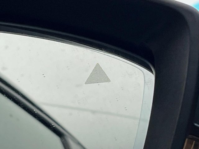 �y�u���C���h�X�|�b�g���j�^�����O�z���s���A�h�A�~���[�̎��p�ɂȂ�₷���ӏ��Ɍ㑱�Ԃ��ڋ߂���ƃT�C�h�~���[�t�߂Ɍx����\���A�h���C�o�[�ɒ��ӊ��N�����Ă���܂��B