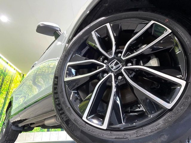 �y����18�C���`�A���~�z�C�[���z�O�ςɃ}�b�`���������A���~�z�C�[���𑕒����Ă���܂��B�e��ЊO�A���~�z�C�[����A�X�^�b�h���X�^�C�����戵�����Ă���܂��B���񂲑��k����������