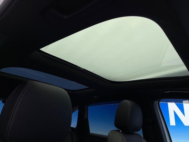 ���p�m���~�b�N�X���C�f�B���O���[�t::�唗�͂̃p�m���}���[�t�́A�㕔���Ȃɂ܂ő����Ă���A�J���I�ȋ�Ԃ����y���݂��������܂��B