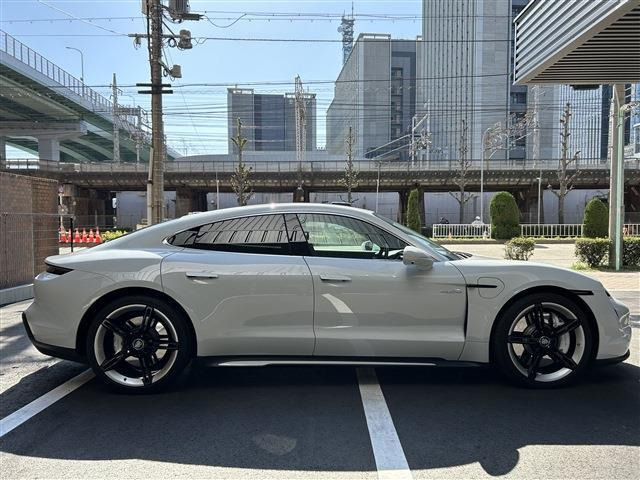 タイカン4S パフォーマンスバッテリー 4+1シート 4WD