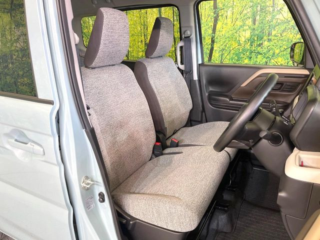 運転席シート廻りは使用感も少なく、良好な状態となっています。丁寧に使われていたことがよくわかりますね。