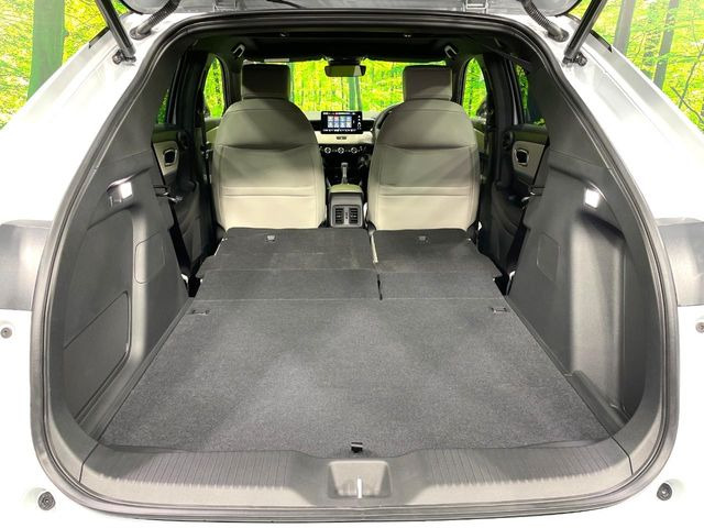 ���i�̂���������ʋ΁A���}���ɏ\���ȉ׎��X�y�[�X���m�ۂ��Ă���܂��B�Z�J���h�V�[�g��|���ƁA�傫�ȉו��̐ύڂ��\�ł���