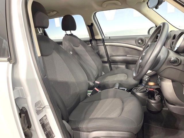 ●シートの使用感:破れ・へたりも少なく、ご覧の通りきれいな状態を維持しております。また、室内クリーニング・コーティングもご用命いただけます。