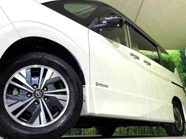 �y����15�C���`�A���~�z�C�[���z�O�ςɃ}�b�`���������A���~�z�C�[���𑕒����Ă���܂��B�e��ЊO�A���~�z�C�[����A�X�^�b�h���X�^�C�����戵�����Ă���܂��B���񂲑��k����������