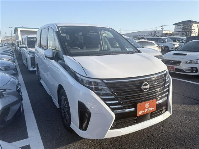 セレナ1.4 e-POWER ハイウェイスターV