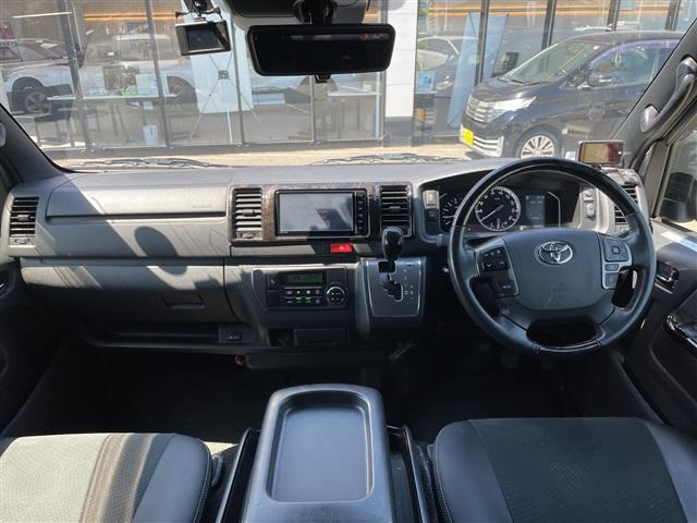 ハイエースバン