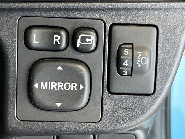 �y�d���i�[�~���[�z�T�C�h�~���[�͓d���i�[���ƂȂ��Ă���A�������ԏ�ł��L�Y�������X�N��}�����܂��B