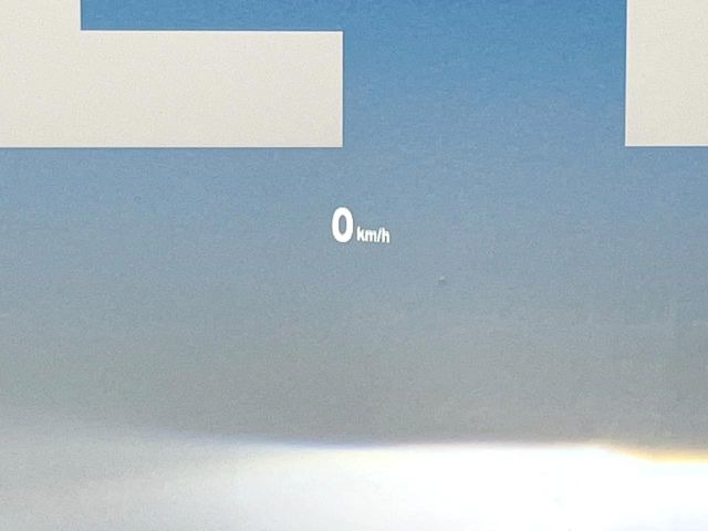 ���w�b�h�A�b�v�f�B�X�v���C:���݂̑��x�⑖�s�����f�W�^���\���ŉ^�]�ȑO���̃K���X�ɓ��e!�^�]���A���������炳���K�v�ȏ����m�F�ł���̂łƂ��Ă��֗��ň��S!