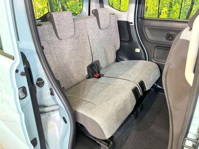 後部座席も気になるようなキズ・汚れやへたり等、大きなダメージはなく、良好な状態です。