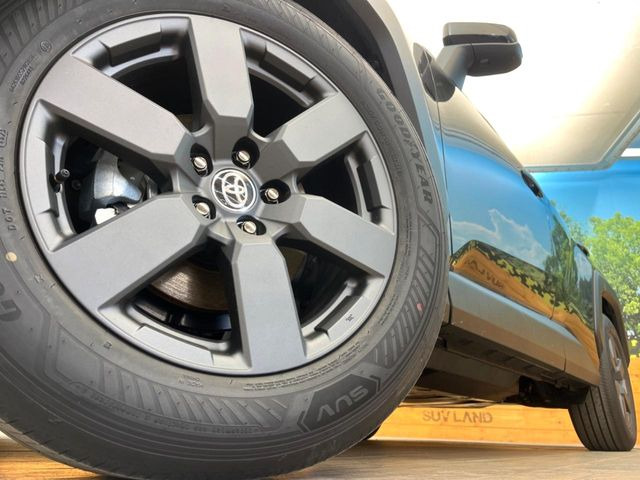 �y����18�C���`�A���~�z�C�[���z�O�ςɃ}�b�`���������A���~�z�C�[���𑕒����Ă���܂��B�e��ЊO�A���~�z�C�[����A�X�^�b�h���X�^�C�����戵�����Ă���܂��B���񂲑��k������