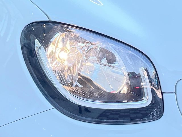 ���w�b�h���C�g:�w�b�h���C�g�͉��΂݂����Ȃ��A�Y��ȏ�Ԃ�ۂ��Ă���܂��B���΂ݖh�~�̃����Y�R�[�e�B���O�̎{�H���\�ł������܂��B