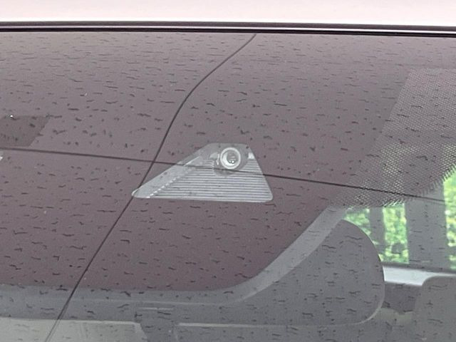 �yi-ACTIVESENSE�z���s���ɑO���̎ԗ�����F�����A�Փ˂������Ȏ��͌x��ƃu���[�L�ŏՓˉ���Ɣ�Q�y�����A�V�X�g�B�����S�Ƀh���C�u�����y���݂��������܂��B