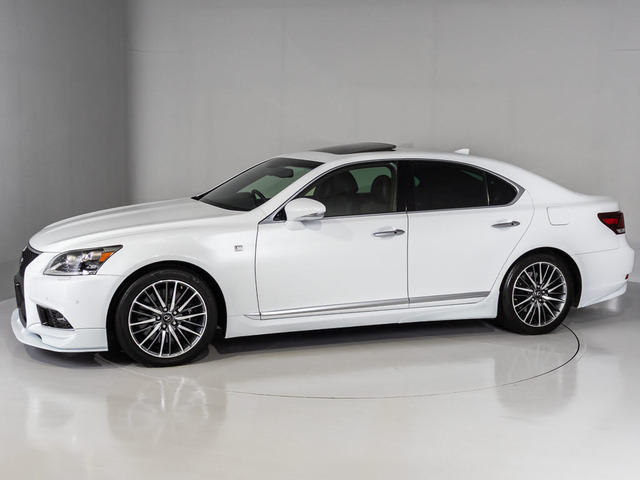 ホイールもFスポ-ツ専用19インチ!