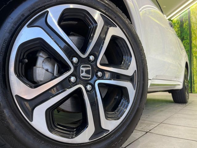 �y����17�C���`�A���~�z�C�[���z�O�ςɃ}�b�`���������A���~�z�C�[���𑕒����Ă���܂��B�e��ЊO�A���~�z�C�[����A�X�^�b�h���X�^�C�����戵�����Ă���܂��B���񂲑��k����������