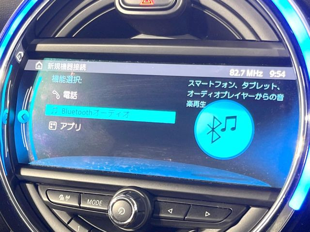 ��Bluetooth:���莝���̃X�}�[�g�t�H���ȂǂƐڑ����A�n���Y�t���[�ʘb��Տꊴ����~���[�W�b�N�Đ������y���݂��������܂��B�����ڑ��ł��̂Ŕς킵��������܂����