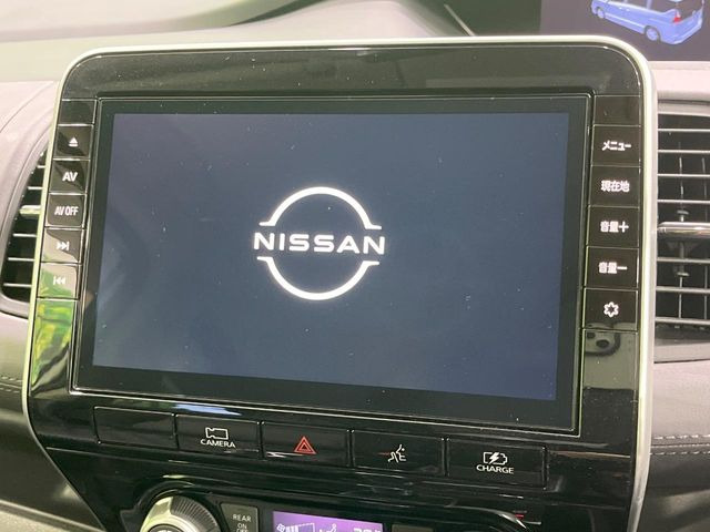 【純正10型ナビ】人気の純正ナビを装備しております。ナビの使いやすさはもちろん、オーディオ機能も充実!キャンプや旅行はもちろん、通勤や買い物など普段のドライブも楽しくなるはず♪