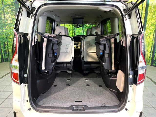 ���i�̂���������ʋ΁A���}���ɏ\���ȉ׎��X�y�[�X���m�ۂ��Ă���܂��B�Z�J���h�V�[�g��|���ƁA�傫�ȉו��̐ύڂ��\�ł���