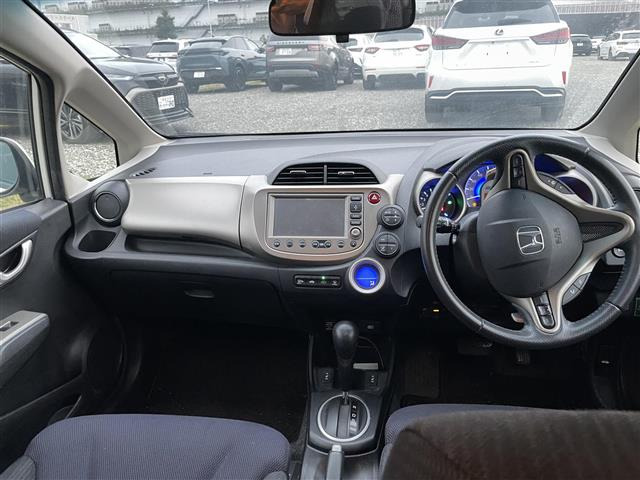 フィットハイブリッド1.3 ナビプレミアムセレクション