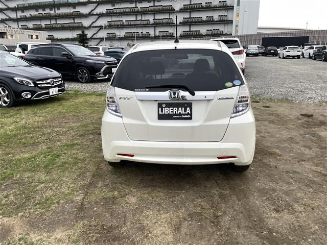 フィットハイブリッド1.3 ナビプレミアムセレクション