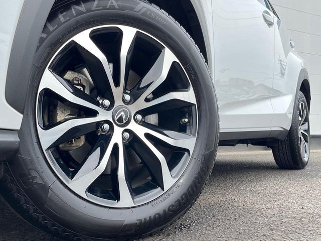 �y����18�C���`�A���~�z�C�[���z�O�ςɃ}�b�`���������A���~�z�C�[���𑕒����Ă���܂��B�e��ЊO�A���~�z�C�[����A�X�^�b�h���X�^�C�����戵�����Ă���܂��B���񂲑��k����������