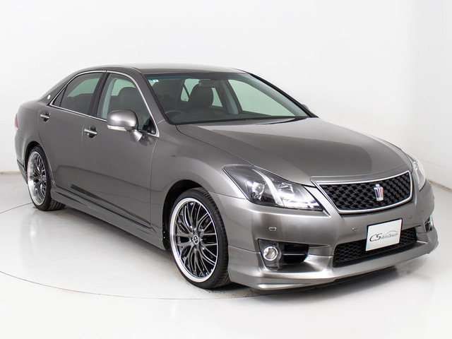 フルエアロが装着されています!お好みはいかがですか?今付いているデザイン以外にも、各ブランドのエアロを格安にてお取付け出来ます!又、エアロを外してノーマル状態にする事も出来ます!!