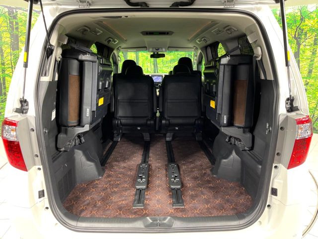 ���i�̂���������ʋ΁A���}���ɏ\���ȉ׎��X�y�[�X���m�ۂ��Ă���܂��B�Z�J���h�V�[�g��|���ƁA�傫�ȉו��̐ύڂ��\�ł���