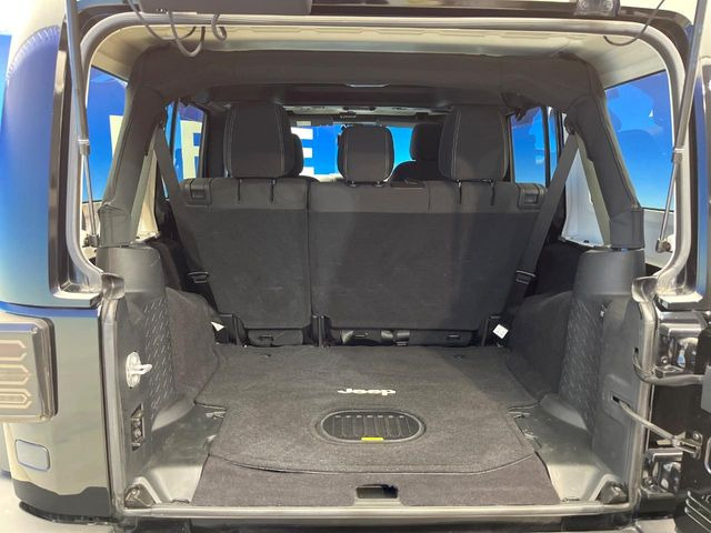 ●トランクルーム:趣味が広がる収容スペース!これだけの広さがあればお買い物やレジャーなどにも最適です!使用感も少なくきれいな状態を維持しております。