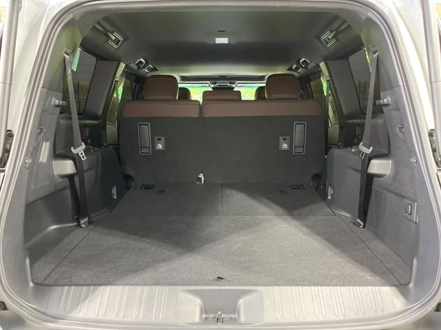 ���i�̂���������ʋ΁A���}���ɏ\���ȉ׎��X�y�[�X���m�ۂ��Ă���܂��B�Z�J���h�V�[�g��|���ƁA�傫�ȉו��̐ύڂ��\�ł���